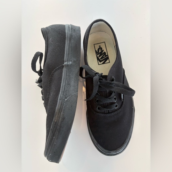 Vans Authentic Black Sneakers New US Women’s 8 Men’s 6.5 NWOT - Picture 2 of 6